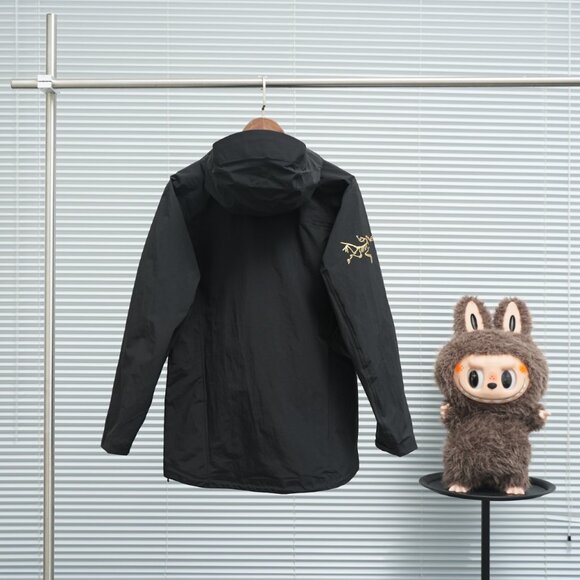 Arc'teryx Black and Gold Hooded Jacket Men's - Picture 2 of 9